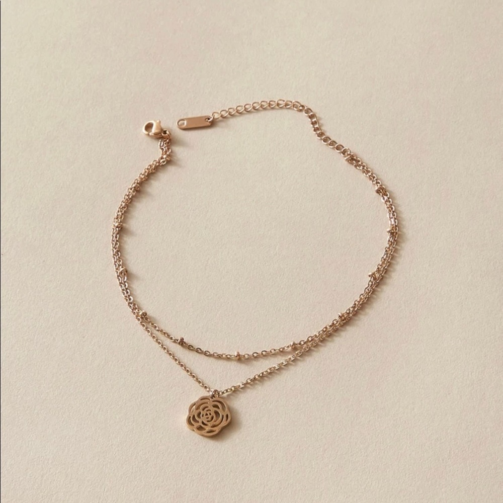 🌸 SOLD Gorgeous layered hollowed flower anklet - Picture 4 of 4